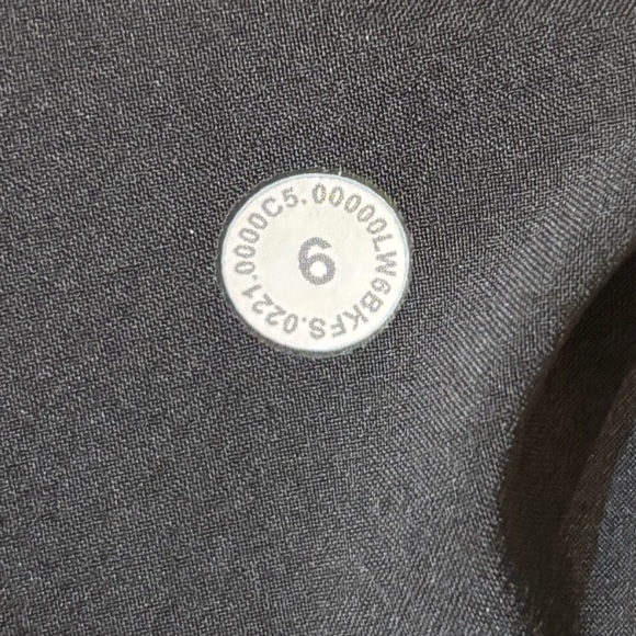 Lululemon Sz 6 Ventlight Cargo Mid Rise Crop 26" In Black - Picture 8 of 9